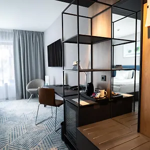 4* Ξενοδοχείο Q